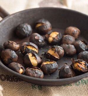 Castañas fritas para evitar hemorroides